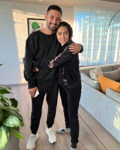 Sayani Gupta Instagram - Cause we are intuitively twinning!
This boy 🤍🤍🤍
@vikrantmassey 
#detour 😚