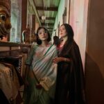 Sayani Gupta Instagram - A chaotic photo dump (learnt from DS😂) @raw_mango X @vogueindia Twinning with the sister! Same saree, glasses.. even the favourite saree in the entire rack! Best happy accidents with this one! @minimathur Didi! 😘😘😘 #sanjaygarg @kanupriya Ring @one_nought_one_one Chashma @johnjacobseyewear