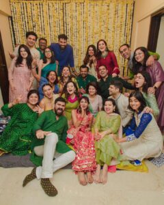 Sayani Gupta Instagram - Maan’s ki Mehendi!

This evening was special! Felt like my sister’s wedding.. was surreal and quite emotional!
Fun was had! And the gang was mad!

@maanvigagroo @randomvarun love you both so much!

Thank you for the photos Maans 😂