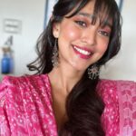 Sayani Gupta Instagram – Audition ready!

Sometimes I surprise myself as to how much I love the process of finding a character from the deep unknown!

Conversion Rate is marginal but the joy is manifold!

@paloshell did hair. Face and outfit by moi 🫠

Ok. 🤞🤞🤞💚💚💚