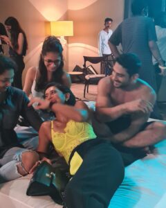 Sayani Gupta Instagram - The general mood with these goof balls!
#daminihouse🏘️ 

@joyeetacruises @reannmoradian @_prat 

#bts @4moreshotspls