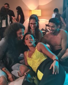 Sayani Gupta Instagram - The general mood with these goof balls!
#daminihouse🏘️ 

@joyeetacruises @reannmoradian @_prat 

#bts @4moreshotspls