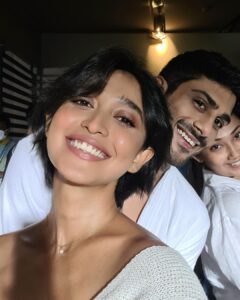Sayani Gupta Instagram - @4moreshotspls BTS 
#J&Dee 
Pratu & Me
Jeh, J and D.

Damini House Day1

#seasonthree

@_prat @joyeetacruises