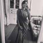 Sayani Gupta Instagram – Been an admirer of @chandrakantofficial creations! 
He designed costumes for #ps1 & #ps2 
Creates magical costumes for Bhansali. 

He designed this saree for me & created this in a day! Thank you CK! 🤍
Also @shareendeosthale @bhuvanarora27 😘

I styled it with forever favourite @amrapalijewels 🌸