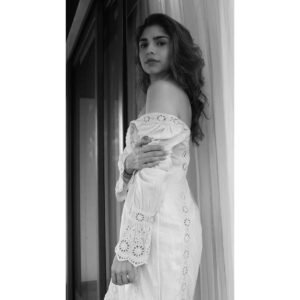 Sharmin Segal Instagram - 📸: @segalsimran finally a serious picture...