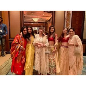 Sharmin Segal Instagram - 👩‍👩‍👧‍👧 Fam-ily 🥰