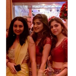 Sharmin Segal Instagram - 👩‍👩‍👧‍👧 Fam-ily 🥰