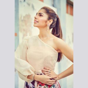 Sharmin Segal Instagram - From fairy tales 🧚🏼‍♀️ to pony tales 👱🏽‍♀️ the time to grow up has come #adulting #malaal #kapilsharmashow