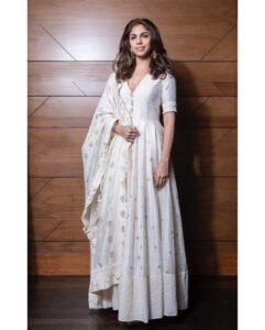 Sharmin Segal Instagram - I’ll stop wearing white when they invent a brighter colour 🐇☁️🍚🧻 Thank you so much! 💟 @manishmalhotra05 👗 @mmalhotraworld @stylebyami @tanyamehta27 💎 : @sunita_shekhawat_jaipur
📸 : sagarahujaofficial
💄: @nikam5455 @uday104 💇🏽‍♀️: @hairbyhaseena 🍫: @mer_rohit_4242