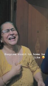 Sheen Dass Instagram - *Surprise* 🥰

Expressing emotions is a strength! 

This is my family! 
Loveeeee them 🤭💕 
@swatidass 
@bharatdass15 
@savitadass 
.
.
#familyfirst #love #mom #dad #daughters