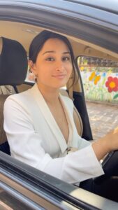 Sheen Dass Instagram - Groove on the move…😘💕because it’s trending.. 

 #trendingreels #reelitfeelit #sheendass