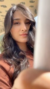 Sheen Dass Instagram - 🧚‍♀️💃🏻💕 morning 🧚‍♀️💕
.
#morning #reels #love #saree #mahabaleshwar #staycastion #breakup #happy #chill #vibes #reelitfeelit #trending #oldisgold #music #bollywood #happiness #classic #sareelove #fashion #relax #melody