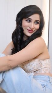 Sheen Dass Instagram - Here’s my first Photoshoot 2023🧚‍♀️💕
Team ..
Hair - @siddhi_hairstylist 
Photography- @ayushreetari.films 
Makeup and studio - @anshulsaraogi_mua 
.
.
#photoshoot  #makeup #hairstyles #reels #instagram #happy #shooting