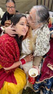 Sheen Dass Instagram - Devgon ceremony 🕉️
This special bridal bath “kanyashran”  by Mami ji was followed by Hawan (mama brings the bride bindfolded to see the holy fire first thing after this bath ) then received gifts from family including “dejhoor” the special Kashmiri earring by my beloved “badi ma” granny .
.
Thank you my Monty @tyagi_monika for capturing these moments 💕
#kashmiri #ritual #kanyasharan #devgon #bridalbath #prewedding #hawan #kashmiripandits #dejhoor #bride #love #indian #wedding #srinagar #kashmir #rosheen #explore #india #celebration #instagram #reels #sheendass #newbeginnings