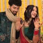 Sheen Dass Instagram - Married the one who laughed at my choices 😉😂❤️❤️ #newbeginnings 🥂 . . . 👉🏻Outfit @zeel_ritu_agarwal 👉🏻Jewellery @viraasi_official 💍 Dal Lake, Srinagar, Jammu And Kashmir