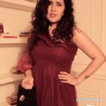 Sheena Bajaj Instagram - M I extra or r u basic???? @triller_india @triller Stylist: @styling.your.soul Outfit by: @rubab_couture Jewelry by: @raamya_india Bag by: @kush_the_label 📸 @riyabajaj_photography