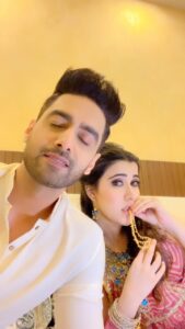 Sheena Bajaj Instagram - Kasoor sab aapka hai…❤️❤️
#reels #husbandandwife #love