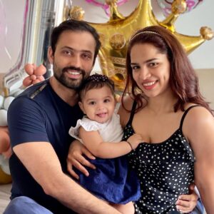 Shikha Singh Instagram - Heartfelt thanks to all of you out there for sending such warm wishes for Alayna’s 1st Bday ❤️😇🙏 

#thankful #grateful #alaynas1stbirthday #babygirl #happybirthday #blessedwiththebest #thankyougod #thankyoueveryone #loveyouall