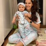 Shikha Singh Instagram - Twinning & winning the internet with these supercool pyjama sets by @nachtspree_by_namrata 💙🤍❤️