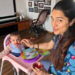 Shikha Singh Instagram - She clearly knows it all more than me 🙈 #alaynasinghshah #7monthold #babies #babiesofinstagram #firstsolids #growingup #gratitude #blessed #thankful #grateful #thankyougod