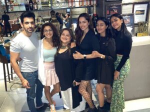 Shikha Singh Instagram - Whatta night ❤️ 

Whatta souls ❤️

#kumkumbhagya #solong #gettogether #dinner #blackandwhite #outingafter2years #lovedit #garteful