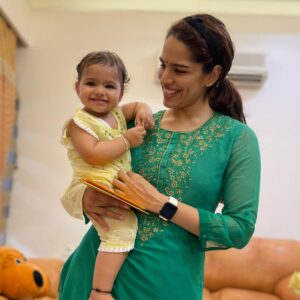 Shikha Singh Instagram - Festivals are a completely different celebration with you around @alaynasinghshah. It’s lot more fun! 

Happy Rakshabandhan from us to you all ❤️😇🥰🙏