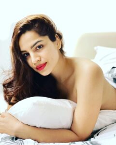Shikha Singh Instagram - Theme of the night was “Red” 😈

#normalizenormalbodies