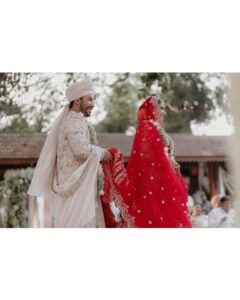 Shivaleeka Oberoi Instagram - Jaan ban gaye! ❤️
@abhishekpathakk ♾️

Both in Customade @manishmalhotra05 @manishmalhotraworld 
Jewels by @khannajewellerskj 
Makeup & Hair @dollyouup_bys 
Styled by @styledbyrashikapur 
Shot by @epicstories.in