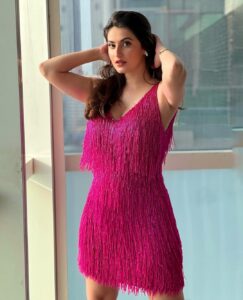 Shivaleeka Oberoi Instagram - Anything is possible with a little sunshine & a lot of pink! 💗☀️

Outfit @worldofasra
Jewellery @diagoldbyvardagoenka
Stylist @akankshakawediastyle
HMU @nehaseehra