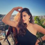 Shivaleeka Oberoi Instagram - Views on views! ⛰🐝 #Cappadocia #Bucketlist ✔️