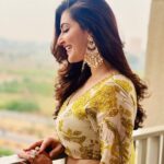 Shivaleeka Oberoi Instagram - Lucknow 🌼🍃 Styled by @d_devraj HMU @nehaseehra Assisted by @idarshishetty @stylebyishita Outfit @paulmiandharsh Earings and Ring @curiocottagejewelry