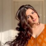Shivaleeka Oberoi Instagram - Haan tujhko basaya hai dhadkan mein..🎶🤎