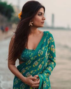 Shreya Dhanwanthary Instagram - SD x Joseph Radhik x Mrunalini Rao . Styled by @utkarshamishra_ Hair by @antergallactic Agency: @lovestruckcowhq Saree: @uri.india Jewellery: @blingthingstore Styling intern: @sana_khan028