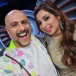 Shreya Ghoshal Instagram - Her Majesty Queen #Guplu 👑 in the house!! @shreyaghoshal, you know I love you!! Your being on #IndianIdol13 yesterday made it one of my favourite shoot-days! What a voice, what a heart, what beautiful madness!! 🤗🤗 This Sat-Sun on @sonytvofficial. @thecontentteam @fremantleindia.