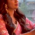 Shreya Ghoshal Instagram - Main wahi hun Momin-e-mubtala, tumhe yaad ho ke na yaad ho.. @saregama_official @bhansaliproductions #sanjayleelabhansali #Qaraar #Ghazal #urdupoetry #musiclover #shreyaghoshal #sukoon