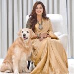 Shreya Ghoshal Instagram - Yeh deewani mastani ho gayi 🌟🌟 Swipe to see @sherlockthefetcher posing to give me the proper royal vibes 👸🏻🦮 Best bud♥️ Outfit: @raw_mango Jewellery: @sangeetaboochra x @minerali_store Stylist: @stylebysaachivj Asst.: @styledbynikinagda Hair: @ishansupriyamilind Photographer @propixer