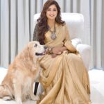 Shreya Ghoshal Instagram - Yeh deewani mastani ho gayi 🌟🌟 Swipe to see @sherlockthefetcher posing to give me the proper royal vibes 👸🏻🦮 Best bud♥️ Outfit: @raw_mango Jewellery: @sangeetaboochra x @minerali_store Stylist: @stylebysaachivj Asst.: @styledbynikinagda Hair: @ishansupriyamilind Photographer @propixer