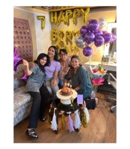 Shriya Pilgaonkar Instagram - 25.04

🎂x🎬x🎈x💜x😎x🥂x🌻 x 7