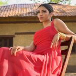 Shriya Pilgaonkar Instagram - ❤️‍🔥 Makeup @makeupandhairbyshruti Hair @darshana.mule Images by @dying_whitephotographer Styled by @shreejarajgopal Assisted by @dhwanii.jain @nandinijain05 .. Outfit @brindasneha Jewellery @ishhaara @e3kjewelry @bblinggbymeghana @radhikaagrawalstudio #TheKapilSharmaShow #Red #Gold #Ootd #ShriyaXShreeja