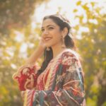 Shriya Pilgaonkar Instagram - Indian Actor & youth icon Ms.Shriya Pilgonkar | @shriya.pilgaonkar in our Gulabi Saroj kurta in makhmal paired with a neelam chintz shalwar. The garment is embellished in fine doria embroidery with gota and hand sown sequins. It comes in layers with a tullé dupatta in the chintz print and lehariya gota and kiran on the dupatta. The garment is an extension of our range ~ ‘chandni Raatien’ to be discovered on our website www.torani.in & our flagship store at Khan Market, Delhi. Wearing @toraniofficial Styled by @karantorani @asmipradeep Photo & film courtesy @joeydoesntshootauto Hair @ranthlei_maria @bkcad Make up @chinir_just_chinir Jewelry @sheetalzaveribyvithaldas #ToraniIndia #ShriyaPilgaonkar #toranitribe
