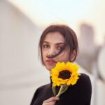Shriya Pilgaonkar Instagram - Sometimes all it takes is a sunflower & some breeze 🌻 Photos by @dieppj #April #AprilPhool #Sunflower