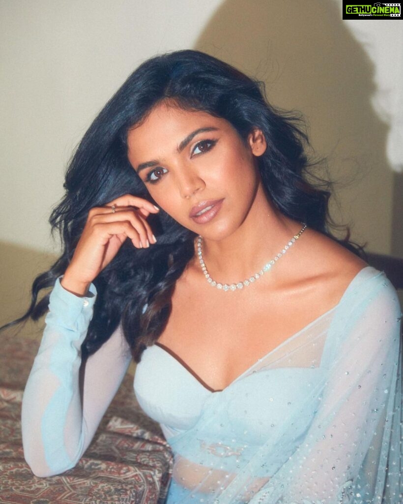 Shriya Pilgaonkar Instagram - Tonight for the Critics’ Choice Awards 2023 🦋 Best Actor Nomination for ‘The Broken News ‘ 🥂 •My fab glam squad ⭐️ Glam @makeupandhairbyshruti Hair @darshana.mule Styling @shreejarajgopal Style assistant @dhwanii.jain Photographer @tejasnerurkarr Wearing @shlokakhialaniofficial Necklace @goldsmiths_jewellery Ring @jet_gems . . . #shriyapilgaonkar #stylefile #sareeglam #pastelblue #Raw #ShriyaXShreeja #Indian #ootn #CriticsChoiceAwards