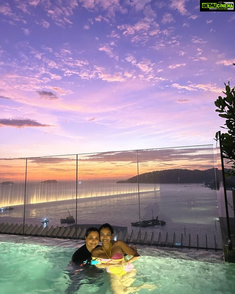 Shriya Pilgaonkar Instagram - The sky today is a watercolour painting 😍 👙@flirtatious_india #KotaKinabalu #Pool #Summertime #Sunset #magichour #Sky #colours Hyatt Centric Kota Kinabalu