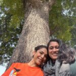 Shriya Pilgaonkar Instagram - 🌳 📖 Lazying in a garden with a good book + close friend = Luxury. It’s always a picnic around you @mallika_hiremath #Delhi #Wintermornings #Gardens #Picnic #SunderNursery Sunder Nursery - Delhi's Heritage Park