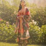 Shriya Pilgaonkar Instagram - Indian Actor & youth icon Ms.Shriya Pilgonkar | @shriya.pilgaonkar in our Gulabi Saroj kurta in makhmal paired with a neelam chintz shalwar. The garment is embellished in fine doria embroidery with gota and hand sown sequins. It comes in layers with a tullé dupatta in the chintz print and lehariya gota and kiran on the dupatta. The garment is an extension of our range ~ ‘chandni Raatien’ to be discovered on our website www.torani.in & our flagship store at Khan Market, Delhi. Wearing @toraniofficial Styled by @karantorani @asmipradeep Photo & film courtesy @joeydoesntshootauto Hair @ranthlei_maria @bkcad Make up @chinir_just_chinir Jewelry @sheetalzaveribyvithaldas @kantikajewels #ToraniIndia #ShriyaPilgaonkar #toranitribe