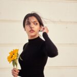 Shriya Pilgaonkar Instagram - Sometimes all it takes is a sunflower & some breeze 🌻 Photos by @dieppj #April #AprilPhool #Sunflower