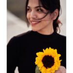 Shriya Pilgaonkar Instagram - Found April in my arms 🌻 #AprilPhool #April #sunflower