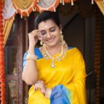 Shruthi Raj Instagram - 💛💙💛💙 JEWELLERY @chennai_jazz