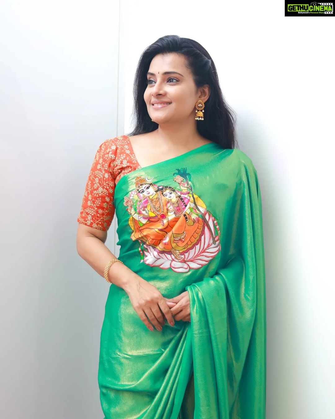 Actress Shruthi raj Beautiful traditional saree Photos