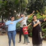 Shruthi Raj Instagram - Finally reels with my favourite people!!❤️❤️❤️ @iamsruthiraj @iamkrishna1881 @sarveshragav.h #srideviashok #thalattuonsuntv #reels #dalermehndi #trending #dance #shootingday #fun